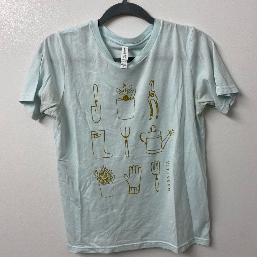 Magnolia t shirt